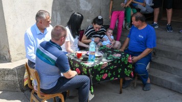 Јелена Жарић Ковачевић и Владимир Виденовић обишли породицу у Салашу