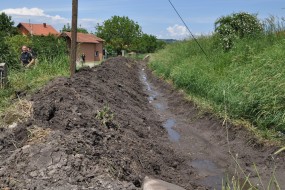 Уређивање јаруге и школског терена