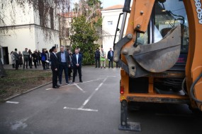 Амбасада Јапана донирала комбиновану радну машину ЈКСП „Зајечар“ 