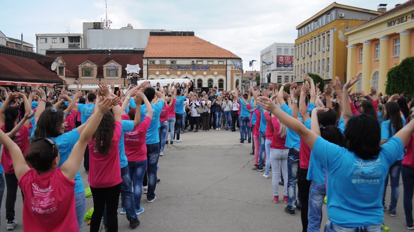 Плесала је зајечарска младост