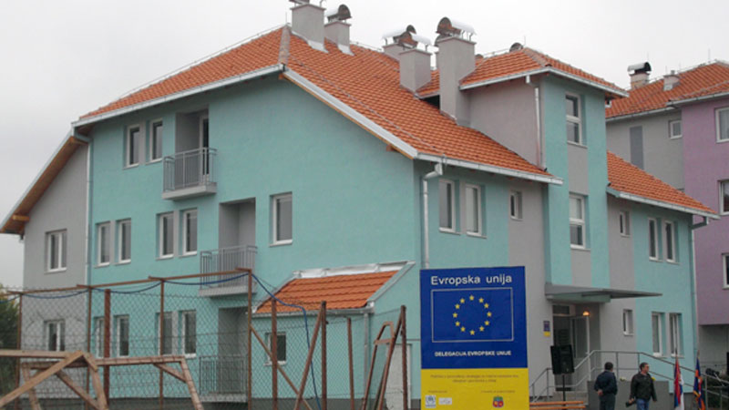 Станови за избеглице и социјално угрожене породице