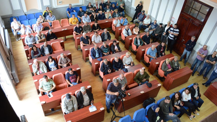 ВРАЋА СЕ ПОВЕРЕЊЕ ПОЉОПРИВРЕДНИКА: 95 пољопривредних произвођача потписало уговоре 