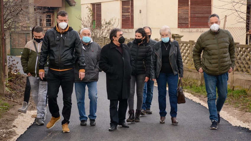 Асфалтирање улица у Грљану: Градоначелник обишао радове