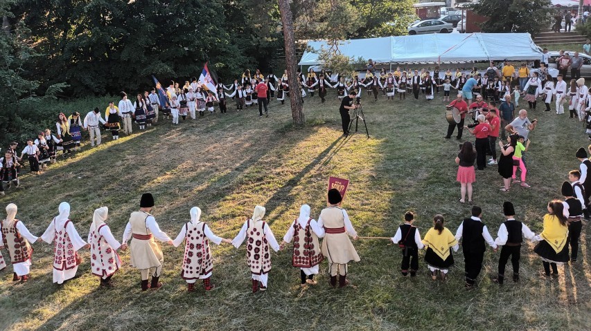 Организована манифестација 9. 