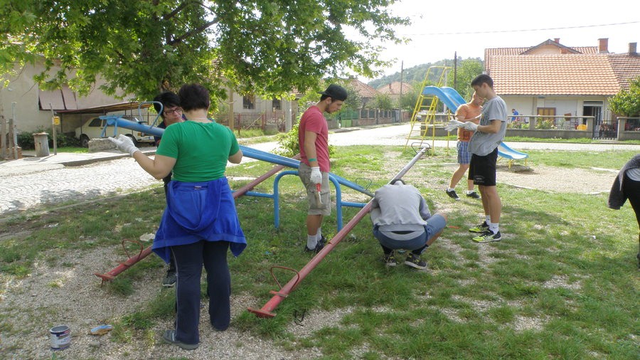 Почело сређивање игралишта 