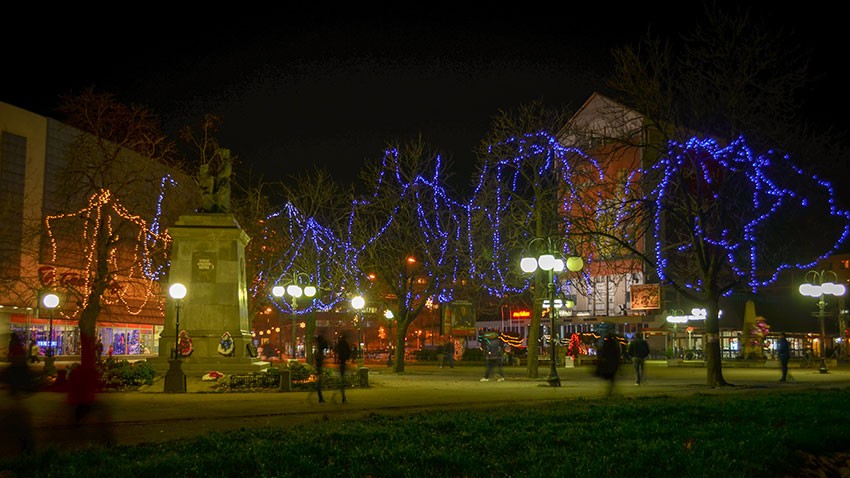 Почиње новогодишњи програм на градском тргу