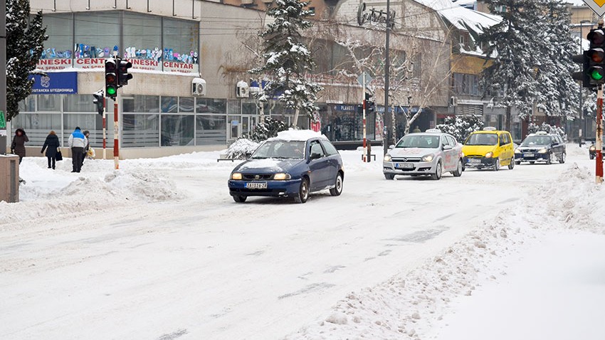 Служба за зимско одржавање чисти снег на територији Зајечара