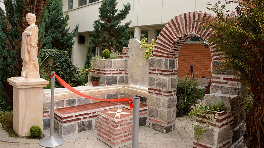 Атриум са мотивима Царске палата у Специјалној болници 