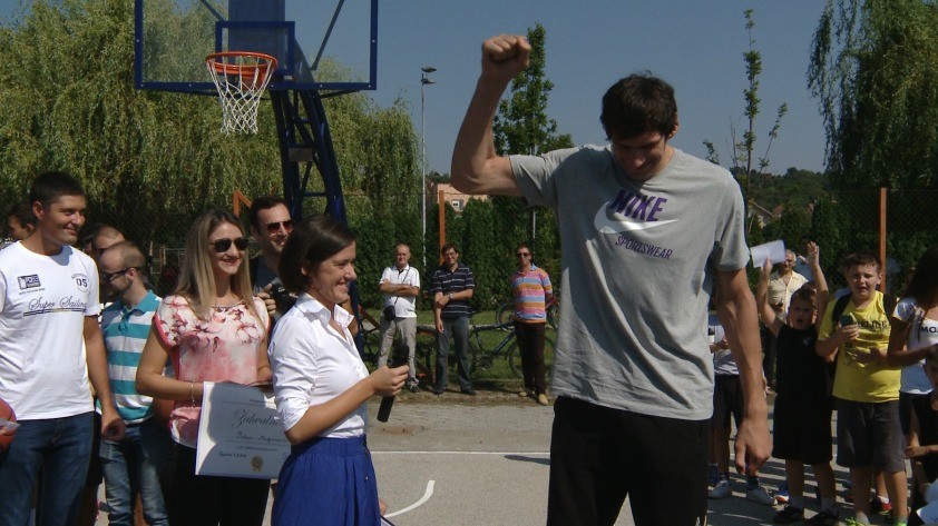 Обновљени терен на Поповој плажи носи име НБА звезде