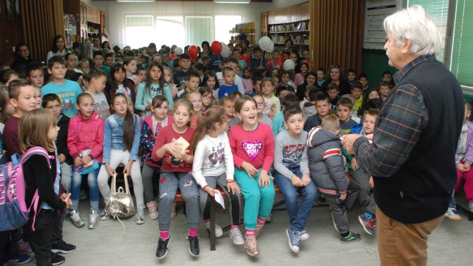 Љубивоје Ршумовић у Зајечару -Деца су украс света 